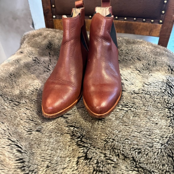 Nisolo Brown Butter Leather Chelsea Ankle Booties/Boot, Size 7 - Picture 9 of 10